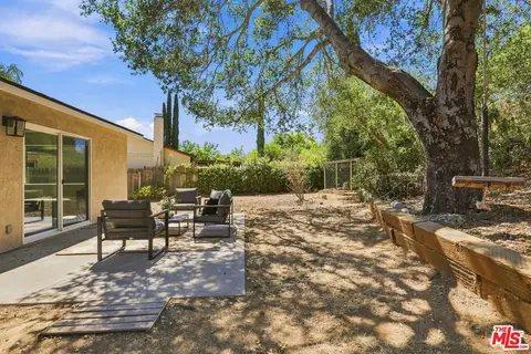 Exterior - 575 E Thomas St, Oak View, CA 93022 photo 6 of 9