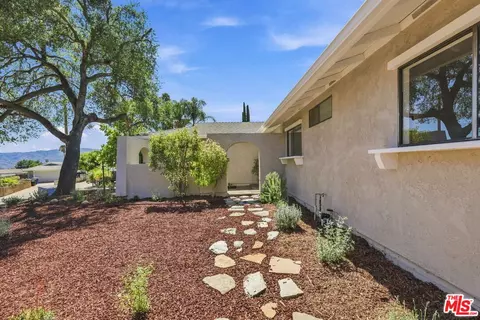 Exterior - 575 E Thomas St, Oak View, CA 93022 photo 9 of 9