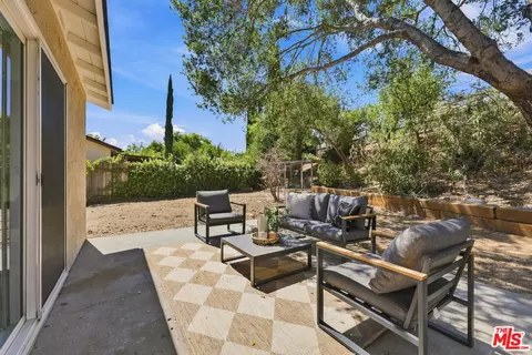 Exterior - 575 E Thomas St, Oak View, CA 93022 photo 2 of 9