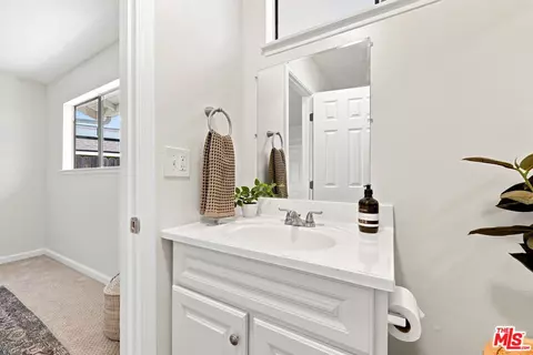 Bath - 575 E Thomas St, Oak View, CA 93022 photo 2 of 4