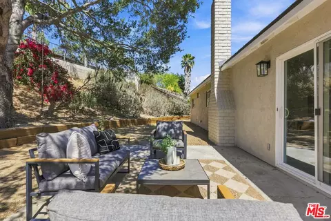 Exterior - 575 E Thomas St, Oak View, CA 93022 photo 4 of 9