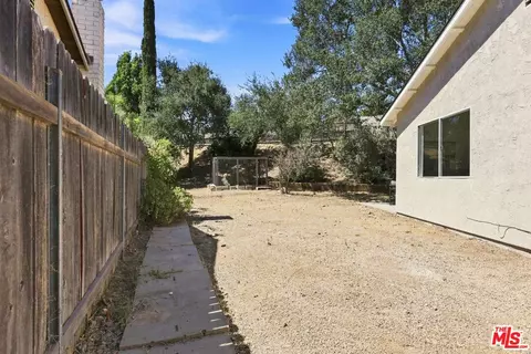 Exterior - 575 E Thomas St, Oak View, CA 93022 photo 8 of 9