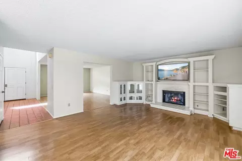Living - 44138 Ruthron Ave, Lancaster, CA 93536 photo 5 of 8