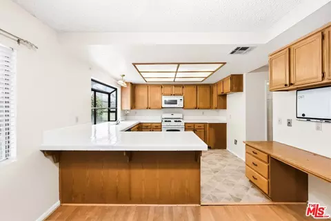 Kitchen - 44138 Ruthron Ave, Lancaster, CA 93536 photo 1 of 5