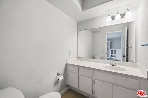 Bath - 44138 Ruthron Ave, Lancaster, CA 93536 photo 1 of 5