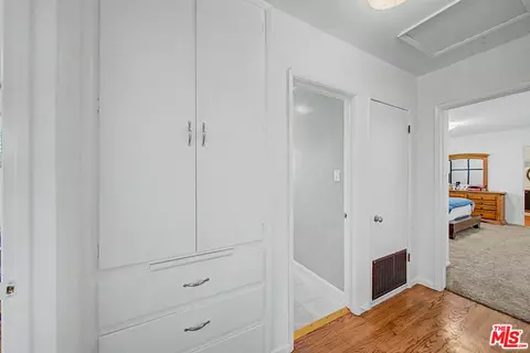 Entry Way - 10530 Dolan Ave, Downey, CA 90241 photo 2 of 3