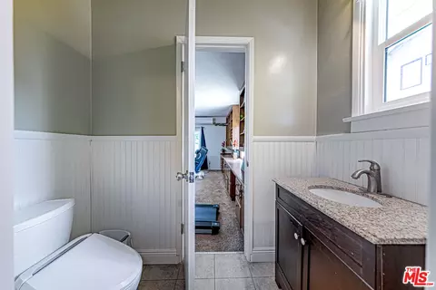 Bath - 10530 Dolan Ave, Downey, CA 90241 photo 5 of 5