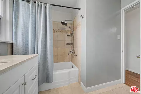 Bath - 10530 Dolan Ave, Downey, CA 90241 photo 2 of 5