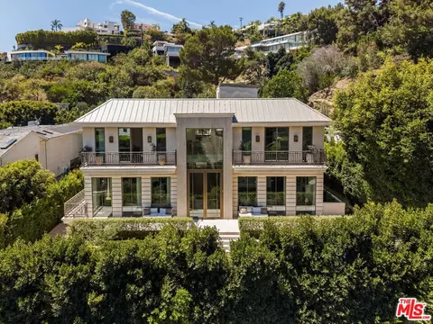1395 N Doheny Dr, Los Angeles, CA 90069