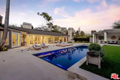 1037 Maroney Ln, Pacific Palisades, CA 90272