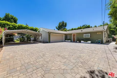 20628 Clark St, Woodland Hills, CA 91367