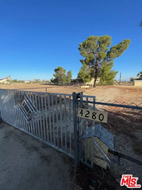4280 Solano Rd, Phelan, CA 92371