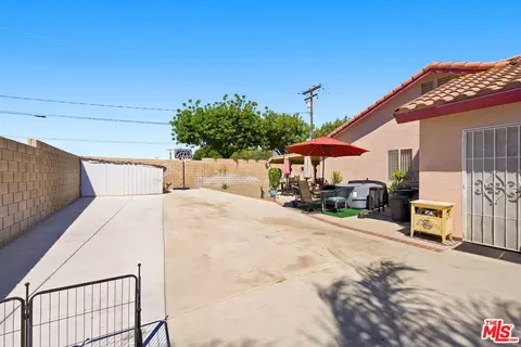 Exterior - 2462 N Lancewood Ave, Rialto, CA 92377 photo 4 of 9