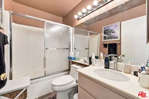 Bath - 2462 N Lancewood Ave, Rialto, CA 92377 photo 3 of 4