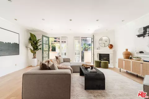11749 Goshen Ave #201, Los Angeles, CA 90049