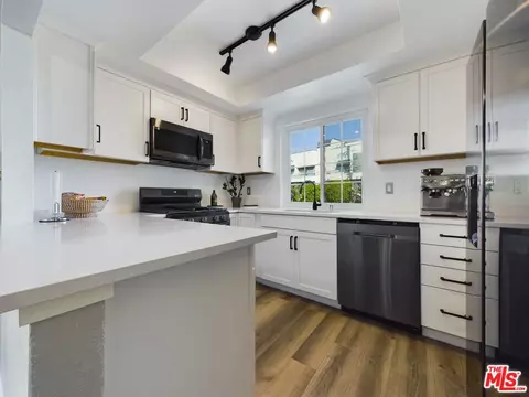 4551 Kester Ave #1, Sherman Oaks, CA 91403