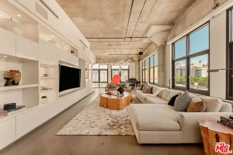 330 W 11th St #401 & 402, Los Angeles, CA 90015