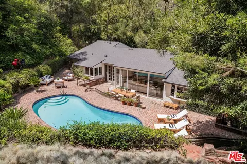 10686 Somma Way, Los Angeles, CA 90077