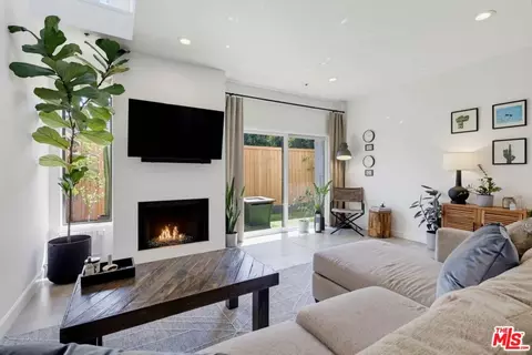 12752 Moorpark St #3, Studio City, CA 91604