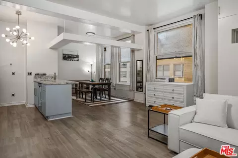 215 W 7th St #803, Los Angeles, CA 90014