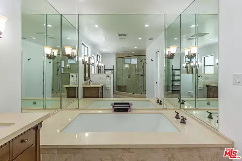 Bath - 24630 Blue Dane Ln, Malibu, CA 90265 photo 3 of 5