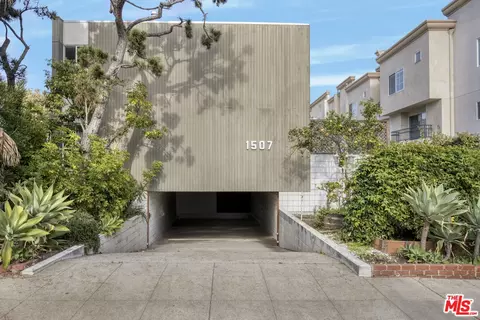1507 Berkeley St, Santa Monica, CA 90404