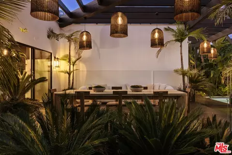734 N Genesee Ave, Los Angeles, CA 90046
