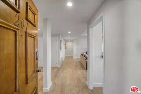 166 S Hayworth Ave #201, Los Angeles, CA 90048