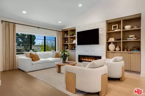 912 Aleppo St, Newport Beach, CA 92660