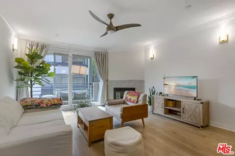 20 Catamaran St #104, Marina Del Rey, CA 90292