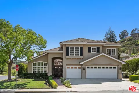 186 Royal London Ct, Lake Sherwood, CA 91361