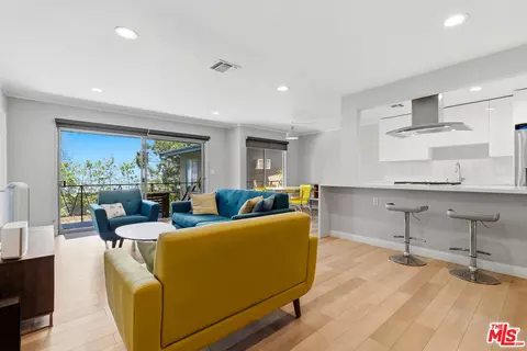 1275 Havenhurst Dr #15, West Hollywood, CA 90046