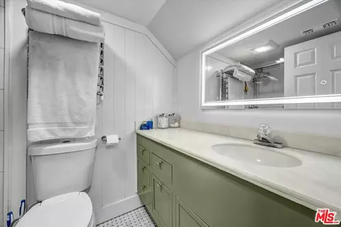 Bath - 17 Castillo, Irvine, CA 92620 photo 1 of 3