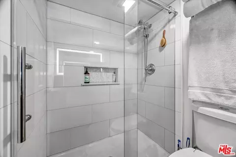 Bath - 17 Castillo, Irvine, CA 92620 photo 2 of 3