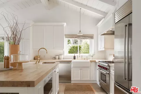 6456 Sycamore Meadows Dr, Malibu, CA 90265