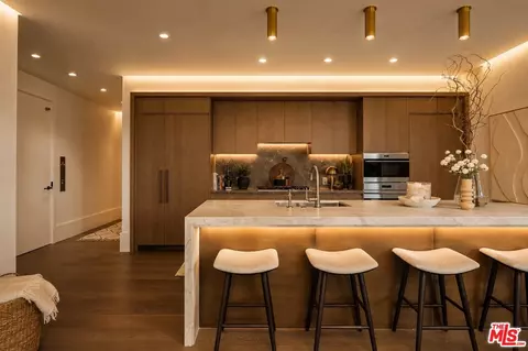 8420 W Sunset Blvd #107, West Hollywood, CA 90069