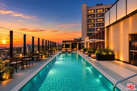 8420 W Sunset Blvd #107, West Hollywood, CA 90069