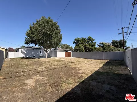 Exterior - 16503 S Cuzco Ave, Compton, CA 90221 photo 9 of 10
