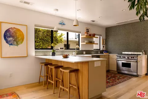 Kitchen - 2013 Walnut Ave, Venice, CA 90291 photo 2 of 6