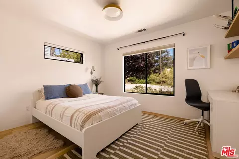 Bedroom - 2013 Walnut Ave, Venice, CA 90291 photo 2 of 3