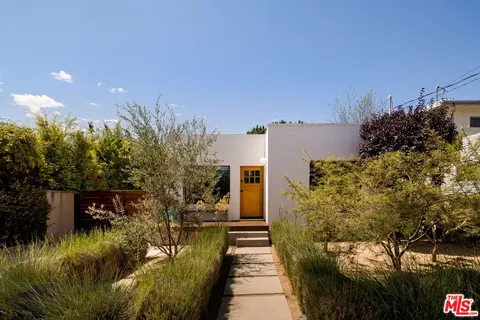 Exterior - 2013 Walnut Ave, Venice, CA 90291 photo 12 of 12