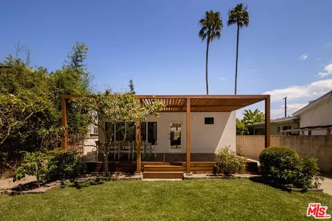 Exterior - 2013 Walnut Ave, Venice, CA 90291 photo 9 of 12