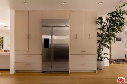 Kitchen - 2013 Walnut Ave, Venice, CA 90291 photo 6 of 6