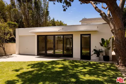Exterior - 2013 Walnut Ave, Venice, CA 90291 photo 8 of 12