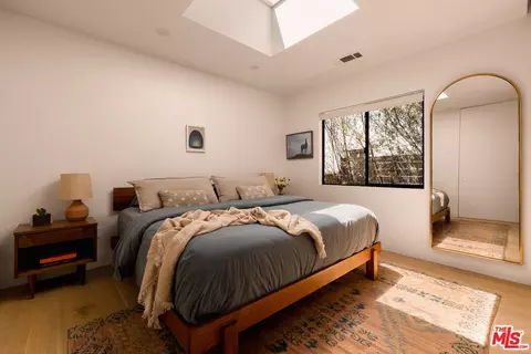 Bedroom - 2013 Walnut Ave, Venice, CA 90291 photo 1 of 3