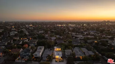 View/Area - 2013 Walnut Ave, Venice, CA 90291 photo 3 of 3