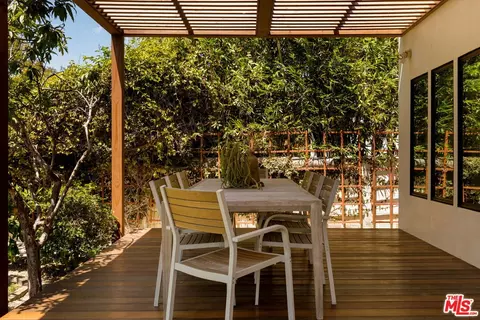 Exterior - 2013 Walnut Ave, Venice, CA 90291 photo 3 of 12