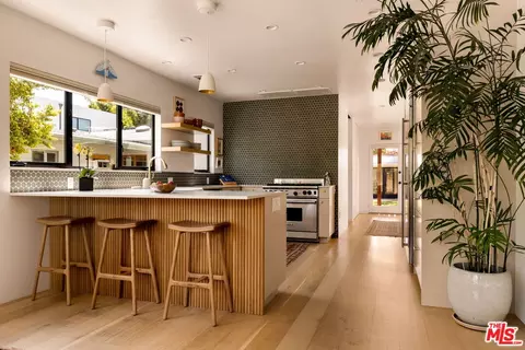 Kitchen - 2013 Walnut Ave, Venice, CA 90291 photo 1 of 6