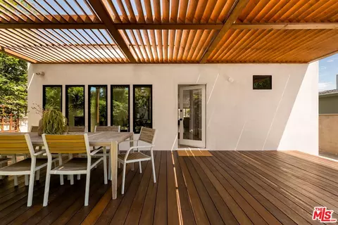 Exterior - 2013 Walnut Ave, Venice, CA 90291 photo 10 of 12