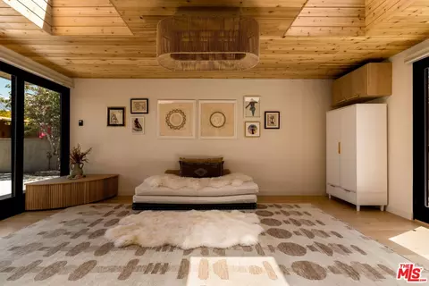 Bedroom - 2013 Walnut Ave, Venice, CA 90291 photo 3 of 3